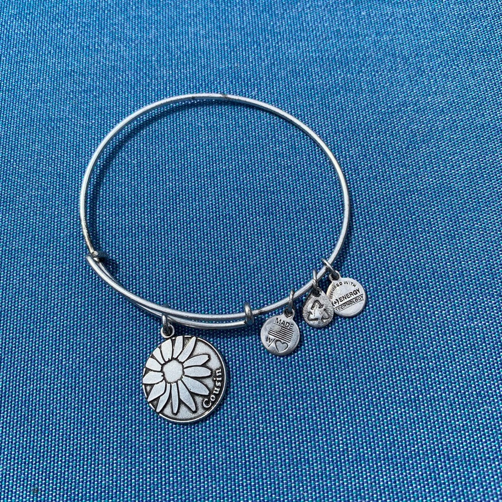 Women’s wire bracelet